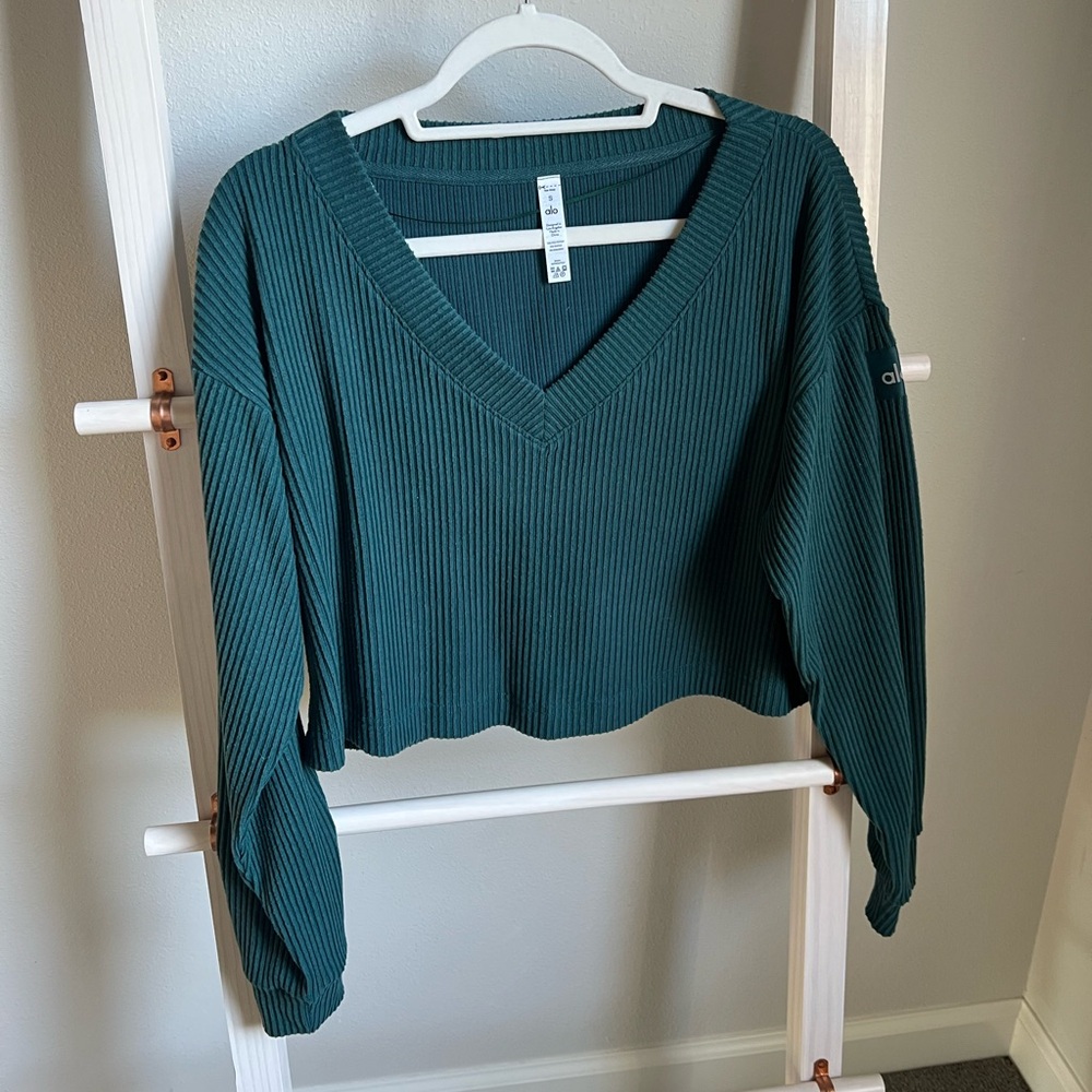 Alo Muse Ribbed Crop Pullover Sweatshirt